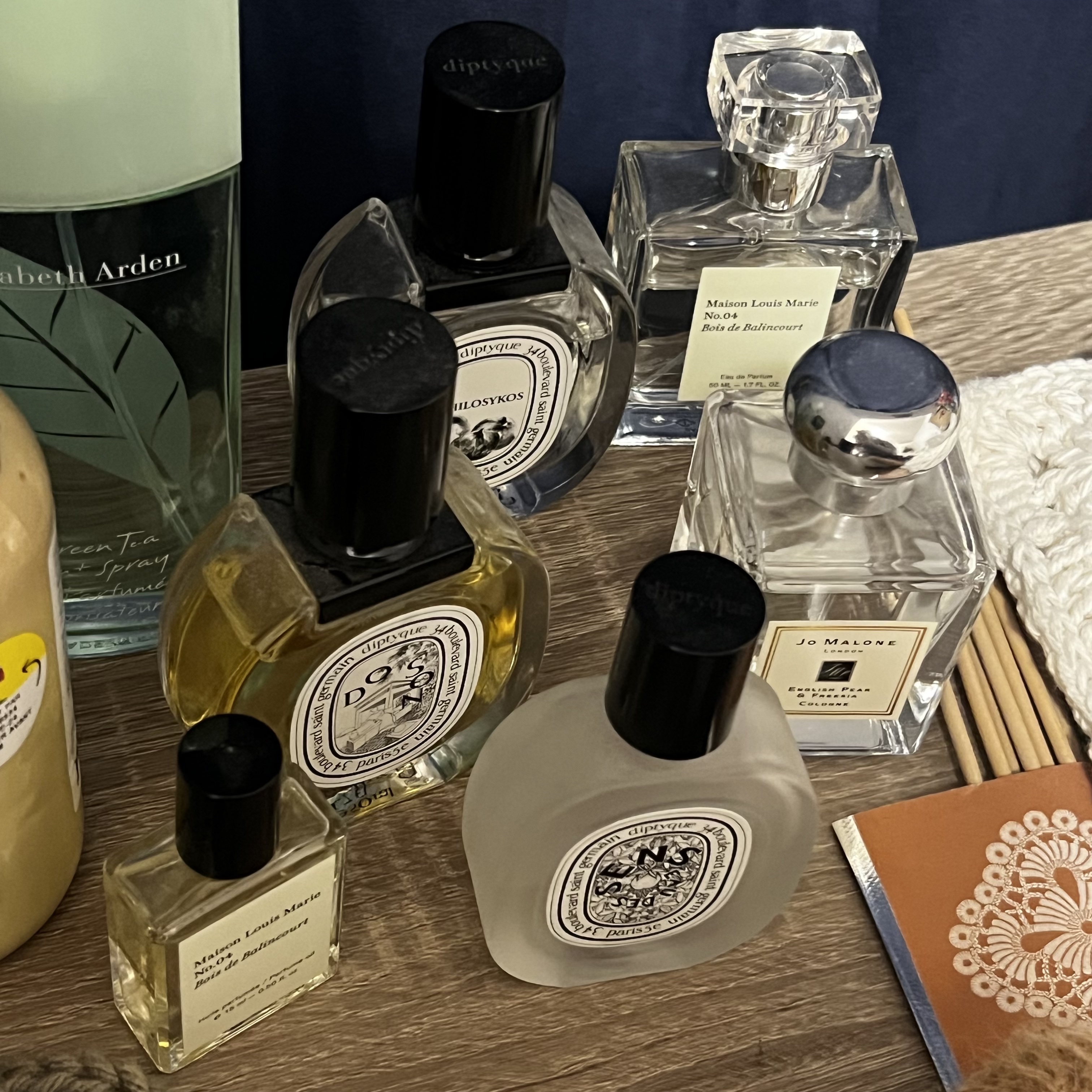 The sound a perfume being sprayed