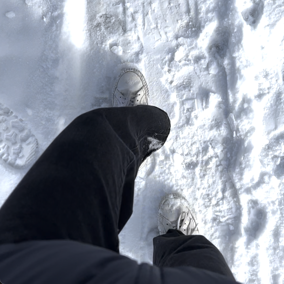 Sounds of shoes walking on snow